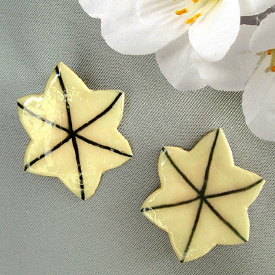 six-petal cream lacquer clip-on earrings