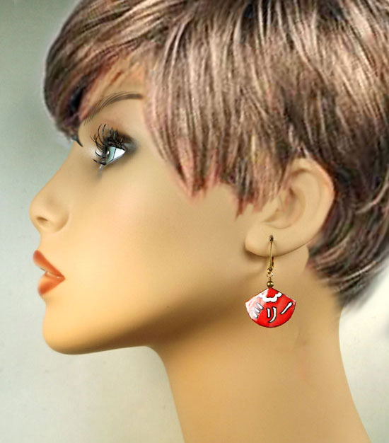 personalized paper earrings that say Millie in Japanese kanji or katakana