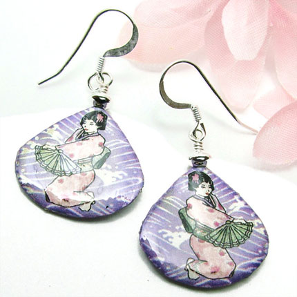 kneeling geisha paper earrings