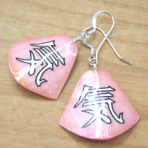 lacquered paper pink earrings with the Japanese kanji that says Soul, or Ki