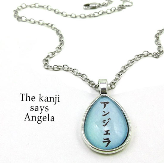 personalized kanji necklace that says Angela in Japanese kanji