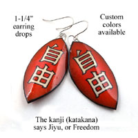 red paper kanji earrings that say Jiyu, or Freedom